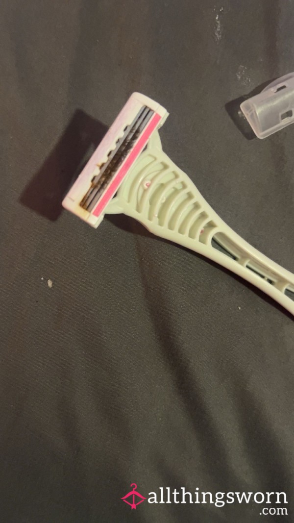 Dirty Hairy Razor