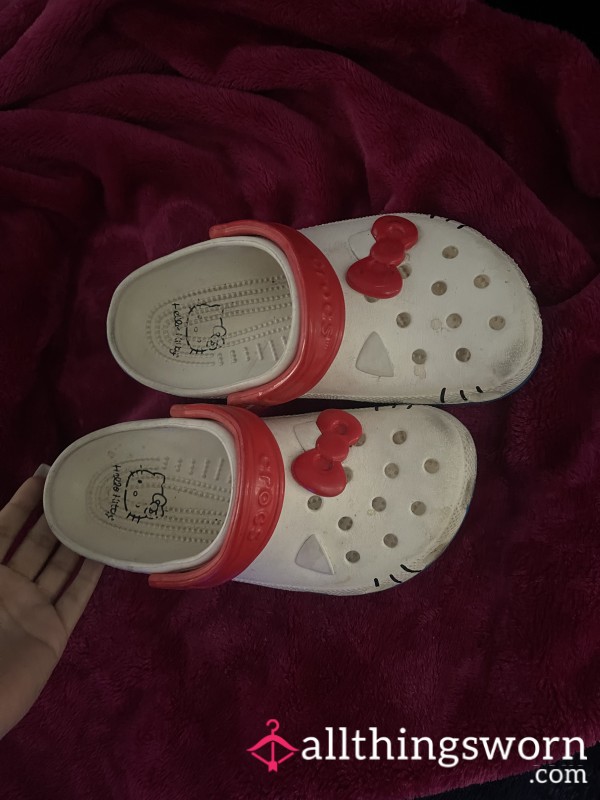 (SOLD)Dirty Hello Kitty Crocs
