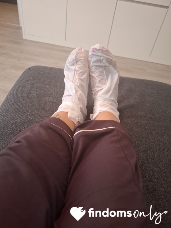 Dirty Little Foot Mask