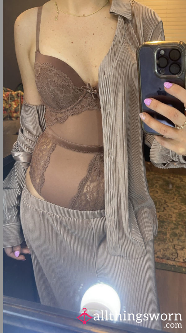 Dirty Little Secret: 4-Day Lace Set, Sealed & Stinky