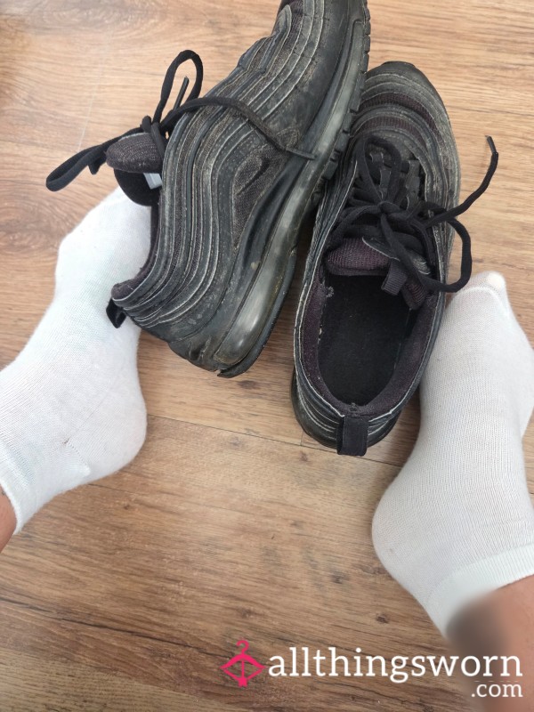 Dirty Nikes 🥵