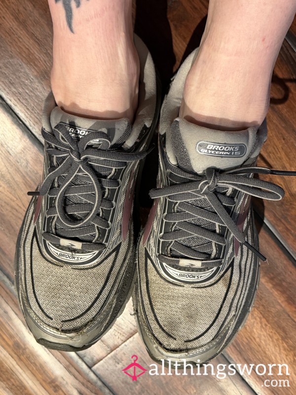Dirty Old Brooks Sneakers