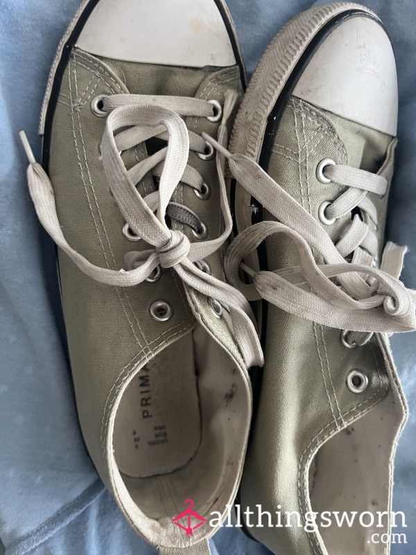 👣👟Dirty Old Flat Shoes Size 6👟