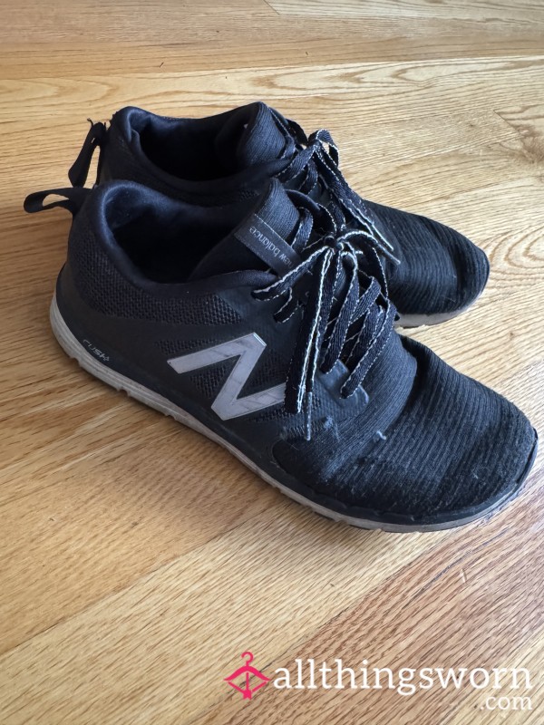 Dirty Old New Balance Size 5.5 👟