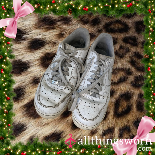 Well Loved White AF1’s