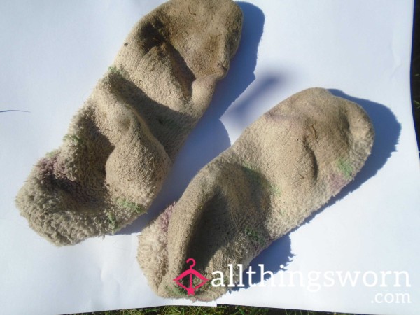 🫥BUY IT NOW - STINKY, MANKY, DIRTY OLD FLUFFY GARDENING SOCKS"