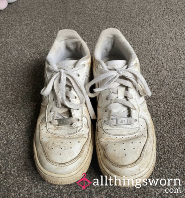 Dirty, Smelly Trainers🤢👟