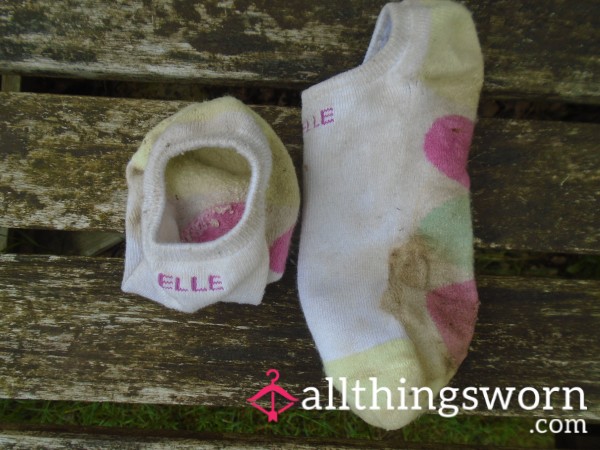 Dirty, Smelly Well-Worn Elle No Shows 😏