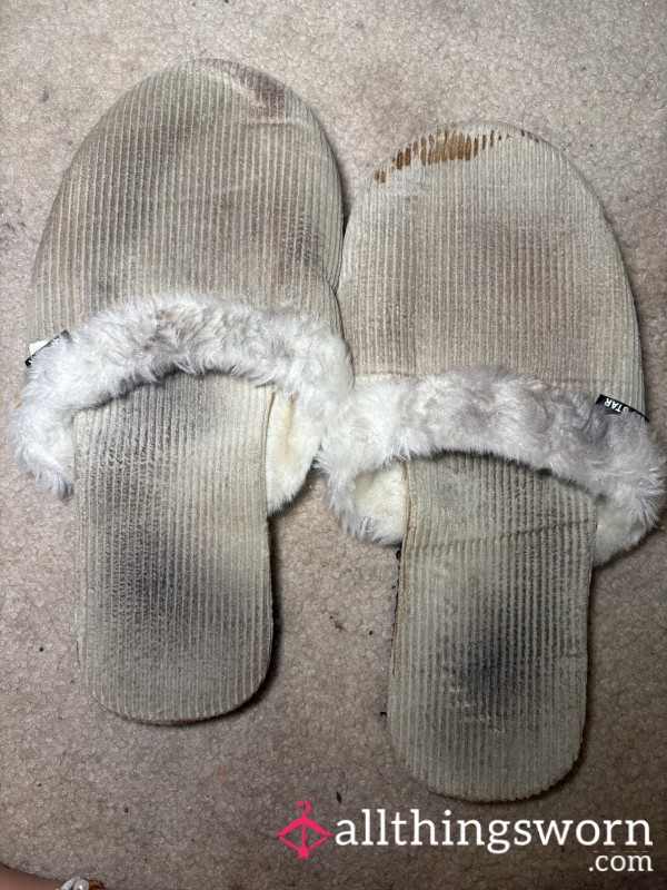 Dirty Smelly Women’s Slippers 😩👣
