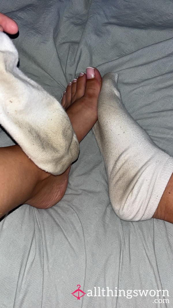 Dirty Socks Worn 24hrs 🤤 Which One Of You Are Going To Worship This Goddess And Smell My Sweaty Feet 🥵💋