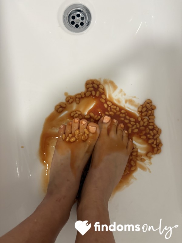 Dirty Treat For Good Pigs, Feet In Beans Combo🐷