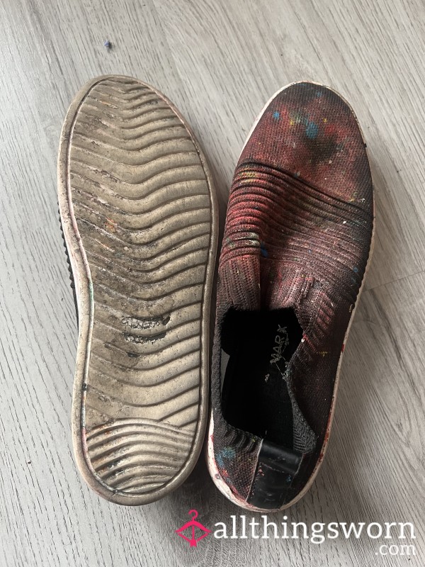 Dirty Well Worn Black Pumps 👟