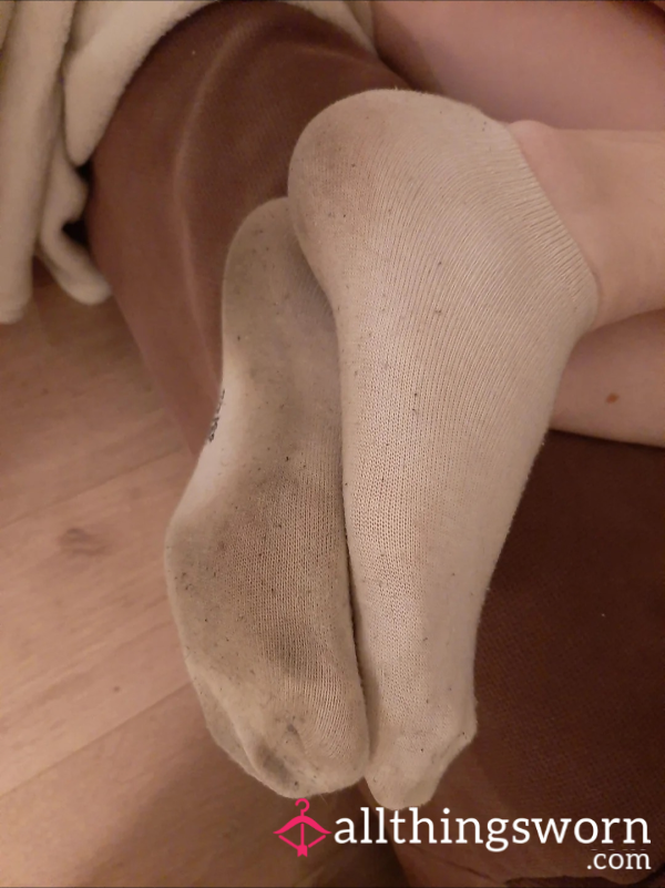 Dirty White Ankle Socks 🧦 (24h)