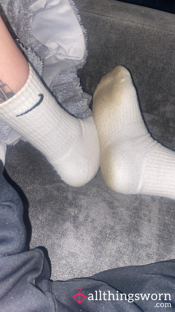 Dirty White Nike Socks,can Be Worn For Extra Days