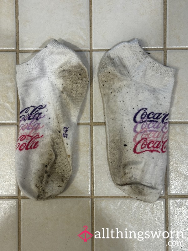 DIRTY WORN COCA-COLA SOCKS 🧦🔥💦 STRONG SCENT 👃💥 + WORN PHOTOS 📸🖤