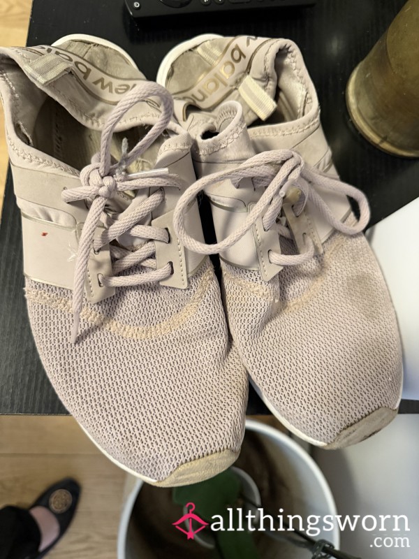 Dirty Worn Size 10 Women’s Sneakers