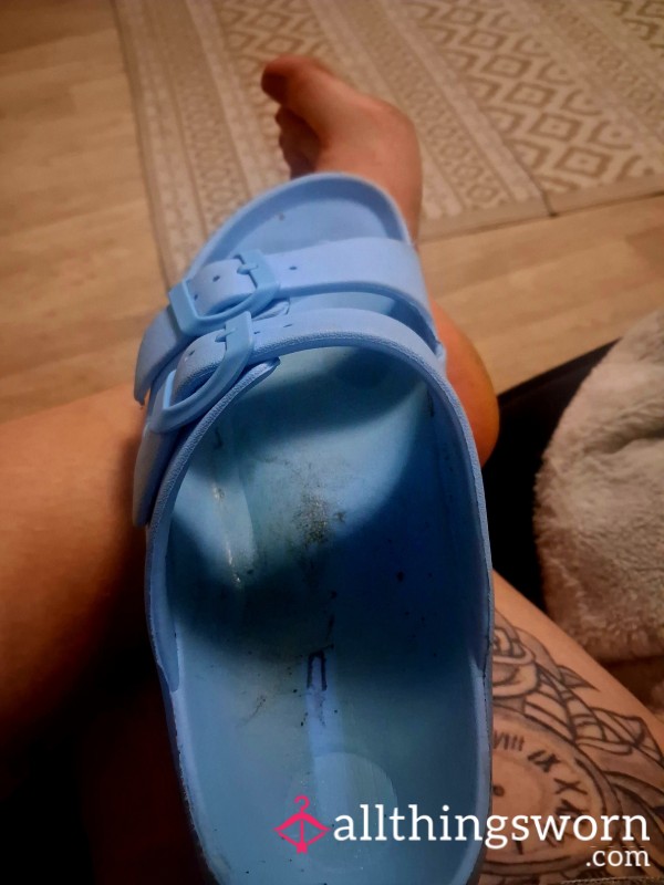 Disgusting Smelly Filthy Heatwave Sandles 🤢