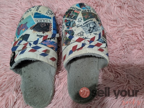 DISNEY!!!!! Slippers  🧦🧦😷 DIRTIEST PAIR WILL WILL LOVE MY FUNKY 🦨 HEHE Definitely Add To Your Collection 😜😜😜😜 By Rainbow 🌈🌈🌈🌈 UNFORTUNATELY EXPRESS POSTAGE ISN'T INCLUDED IN PRICE