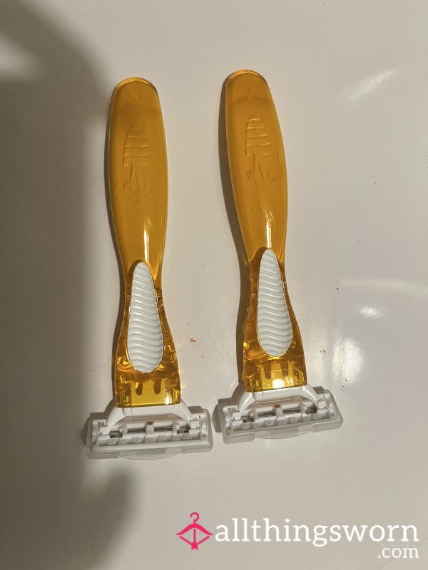 Disposable Used Razors 🪒 2 For $12 Or 1 For $8