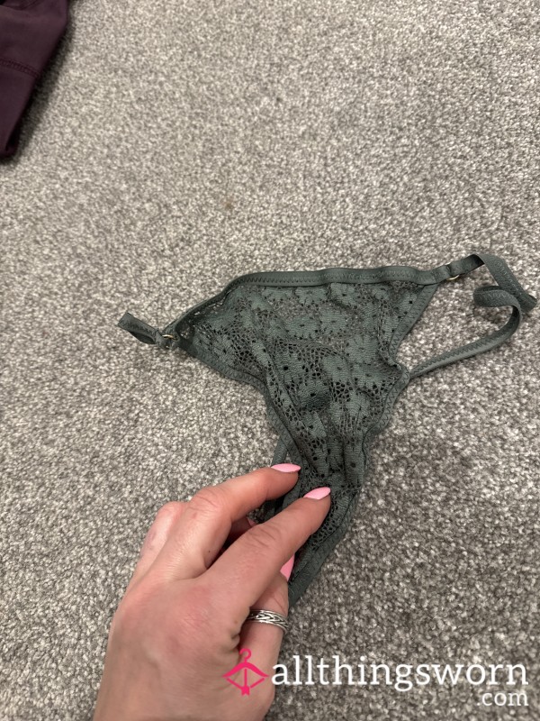 Ditsy Green Daisy Thong