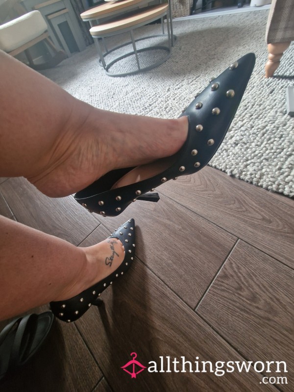 Foot Ignore Anyone? I'll Just Sit And Ignore You While You're Pathetic Little A** Gets Off On My Beautiful Feet.  With Pantyhose Or Without.  You Will Be Gagging For More