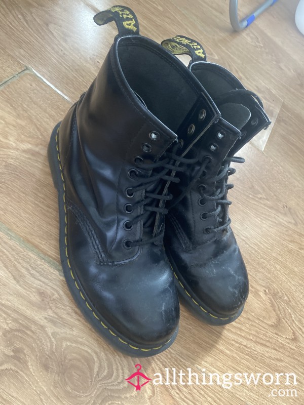 Doc Martins Boots Ready For Their New Home Size 6