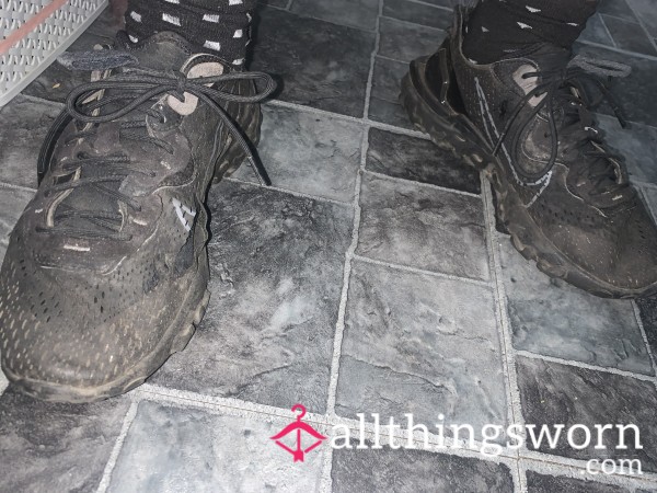 DOM D WELL WORN DIRTY SMELLY SNEAKERS/SWEATY/SMELLY