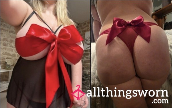 Double Bow Removal - 2 Dommes Removing Their Bows For Valentines Day