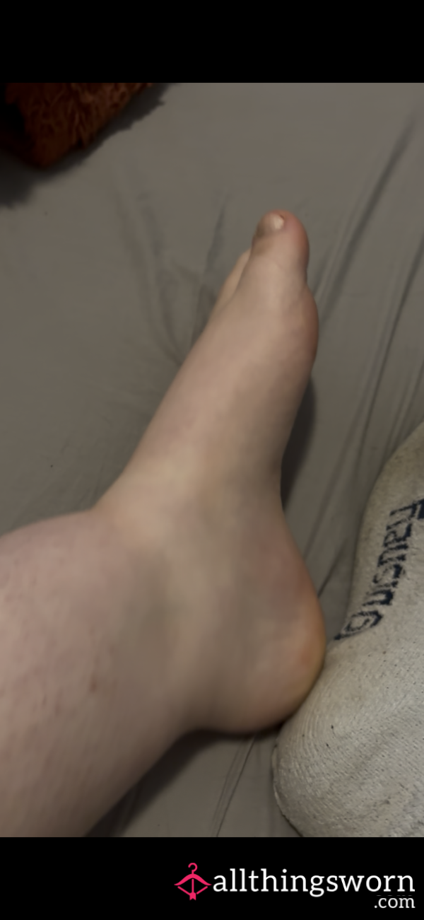 Dry Feet Getting Wet In A Foot Mask 💦🧴🦶