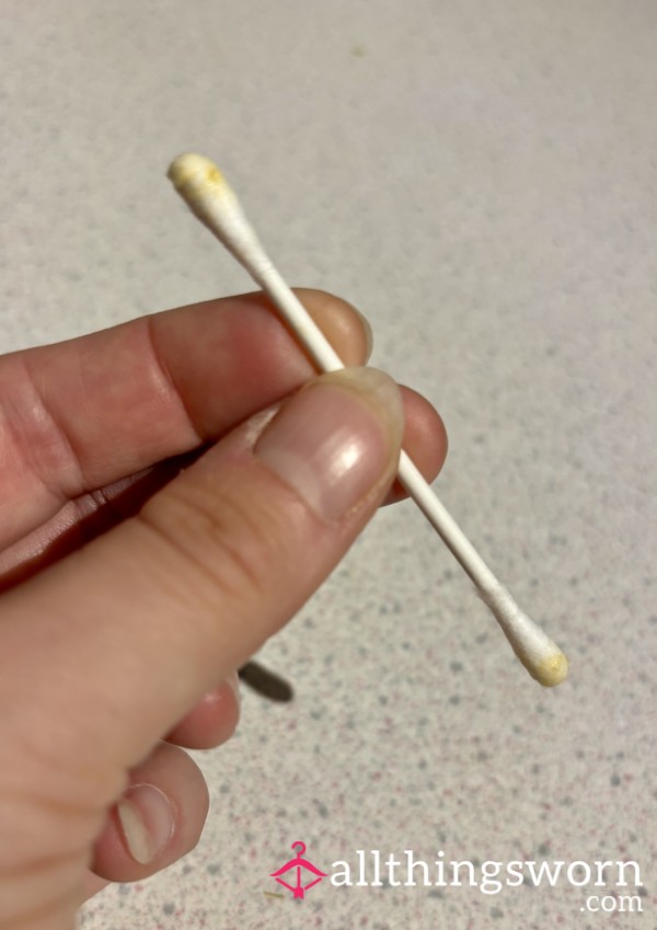 Ear Buds 👂 2 Per Order 😘