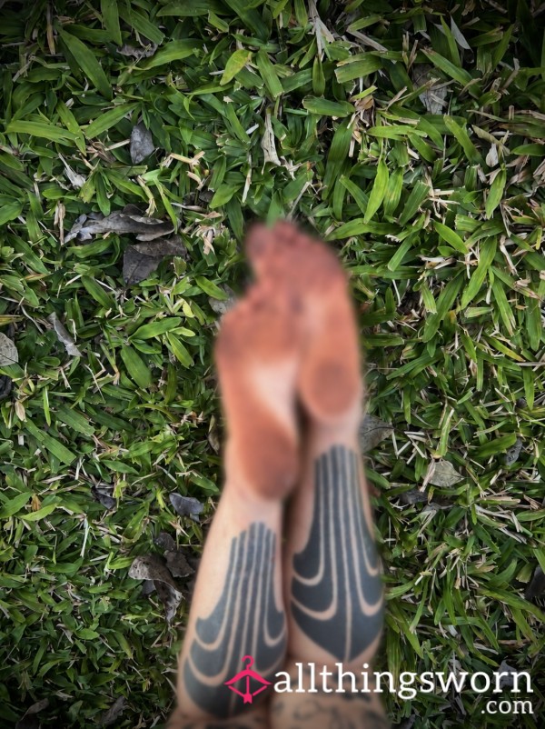 Earthy Dirty Feet, Nature Vibes - Beautiful Dark Red Nailpolish