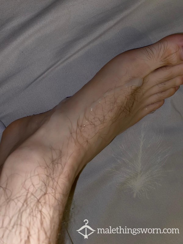 Edging My Dirty C*ck Between My Feet And C*mming