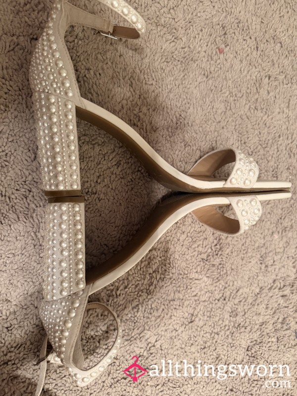 Elegant Pearl Heels 🤍 Lightly Worn Ankle Strap Sandals – Feminine & Cla**y