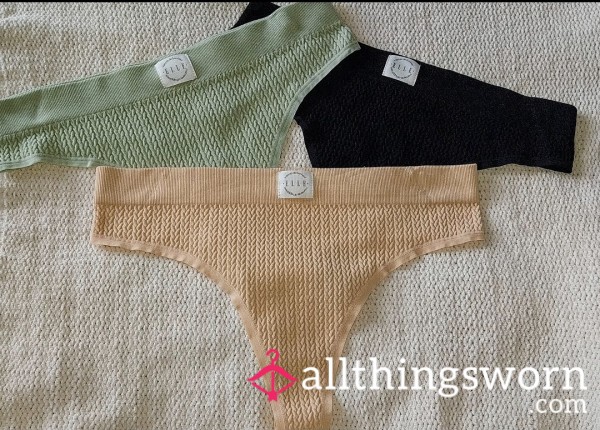 🌼ELLE 'Moments Of Happiness' Thongs🌼
