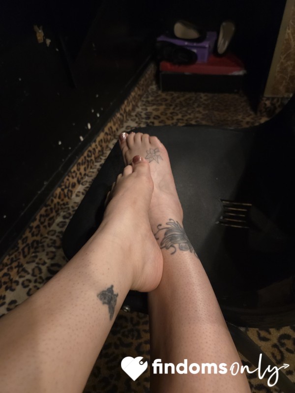 ✨️Embracing My Pretty Feet✨️