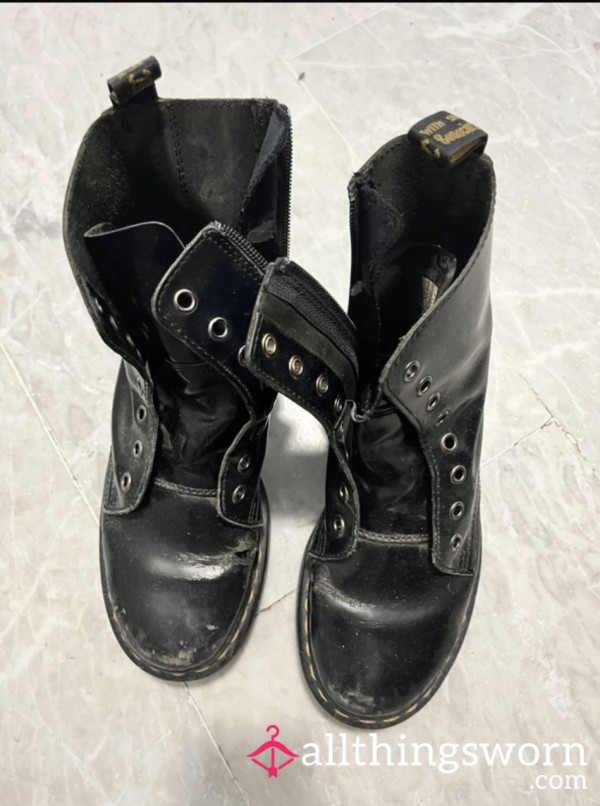 Epic DR MARTENS LOOKING FOR A LOVELY HOME
