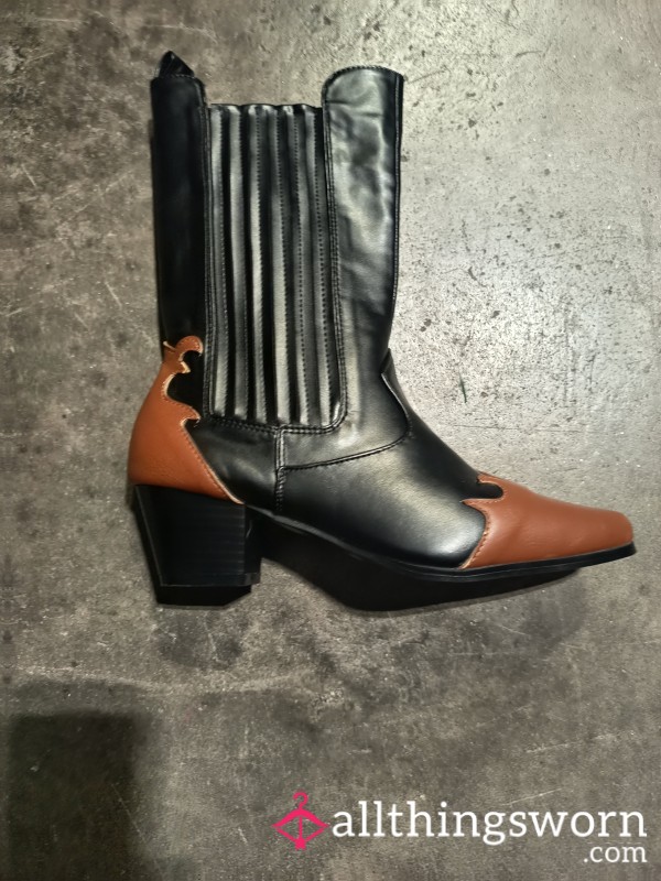 👣 Essence Of The River: Black Leather