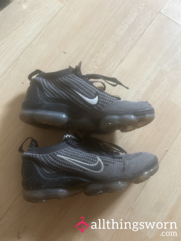 Every Day We’ll Work Smelly Sneakers