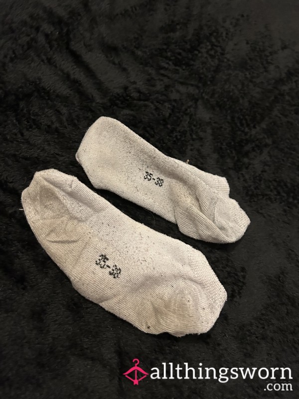 🧦 Everyday White – Soft, Simple & Scented 💌