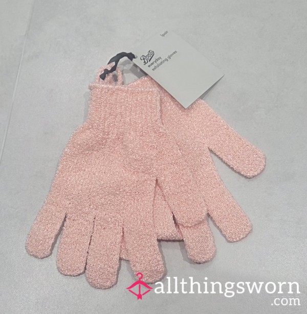 Exfoliation Gloves In The Bath Ready For Tanning!