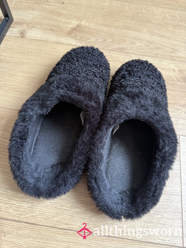 😈 Extra Used House Slippers – Warm, Worn & Full Of Character