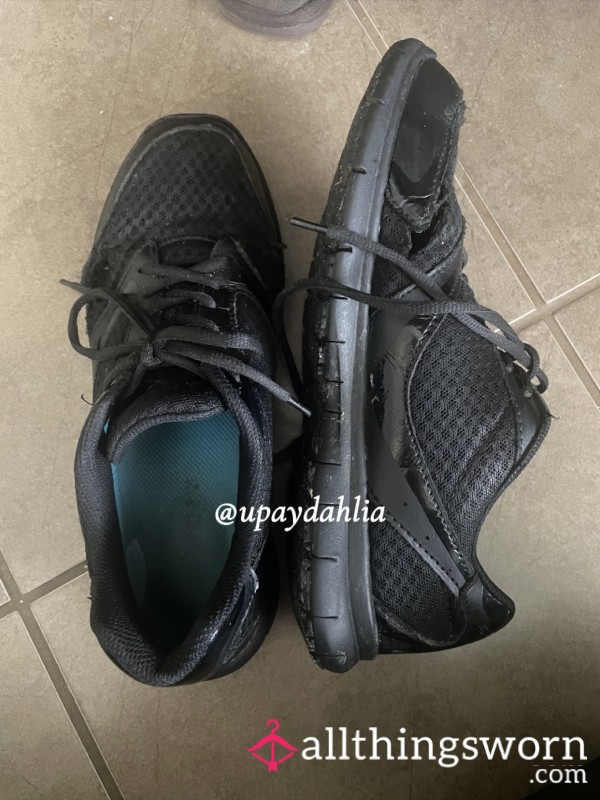 Extremely Well Worn 5+ Years Black Non-Slip McDonald’s Work Shoes Size 8