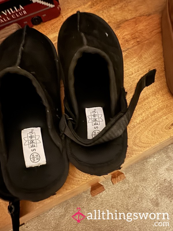 Extremely Well Worn Indoor/ Outdoor Slippers 🥿