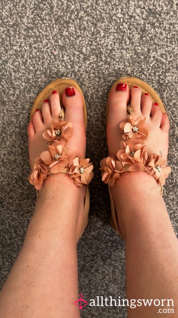 🌸 Extremely Well Worn Sandals