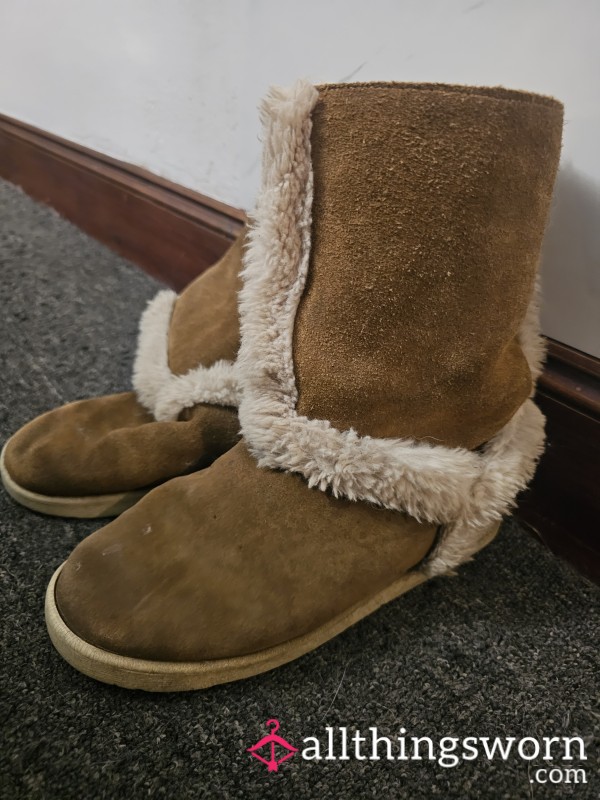 Extremely Well Worn, Size 5 Walking Boots. Seasonal Scents Of Me And Nature 💋