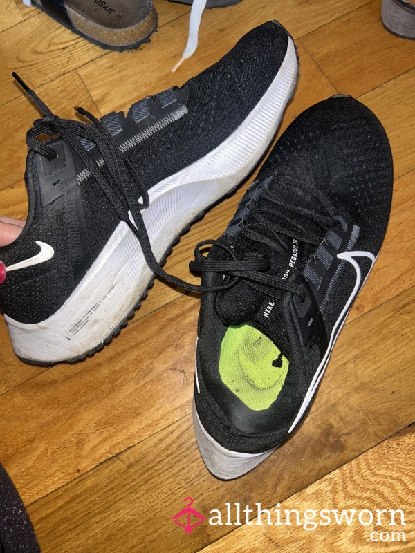 Extremely Worn Nikes Size 9