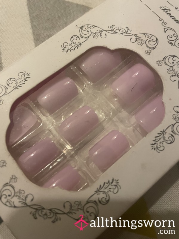 Fake Nails 💅🏻