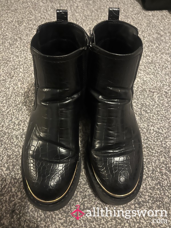 Faux Croc Leather Chelsea Boots 🥾