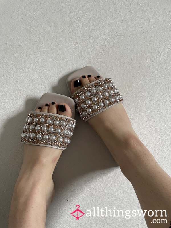 Faux Pearl Slippers – Size 5, Lightly Worn & Elegantly Cute 🩷✨