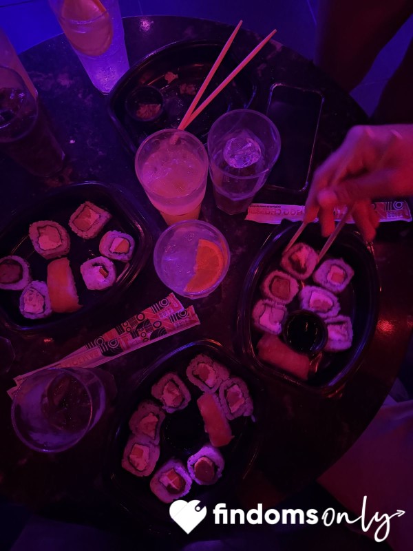 ♱ 𝕊𝕦𝕤𝕙𝕚 𝔻𝕒𝕥𝕖 🍣 ♱
